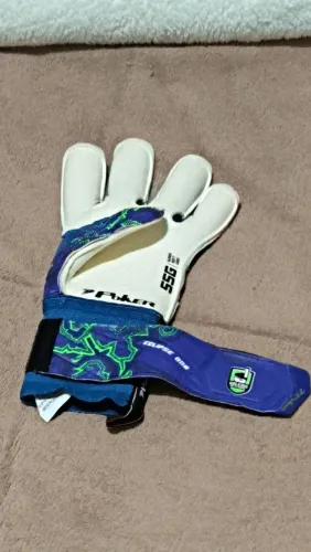 Luva de goleiro profissional Poker Novo Original.