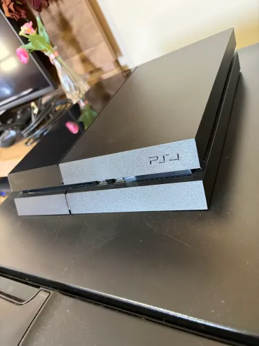 PlayStation 4 (PS4)