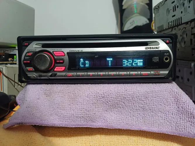 Sony cdx gt 317x ( NÃO TEM USB NEM BLUETOOTH)