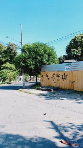Aluga-se amplo terreno 