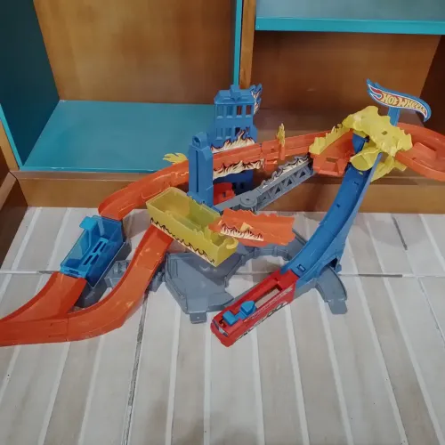 pista Hot Wheels Color Shifters Flame Fighter Playset.