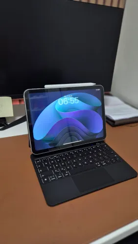 iPad A16 128GB Prata + Capa Teclado + Caneta
