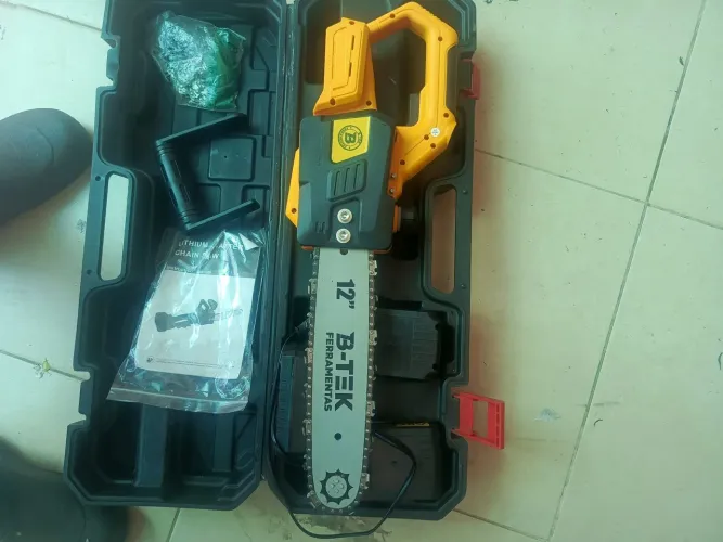 Vendo motor serra ,com 2 bateria ..produto novo