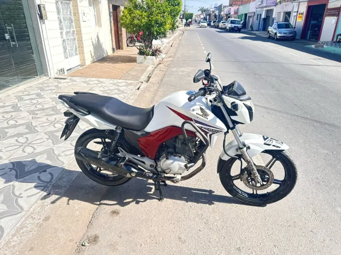 TITAN 2014 com BAIXA quilometragem, apenas 53 mil.