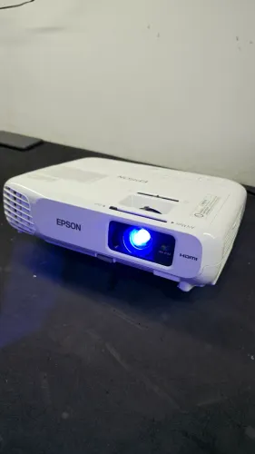 Projetor Eposon PowerLite X24+