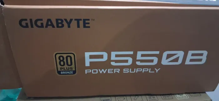 Fonte para desktop PSU gigabyte p550