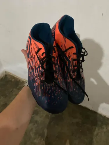 Chuteira umbro 43