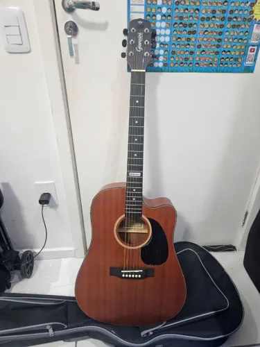 Violão em excelente estado - pouco usado, sem marcas de uso.