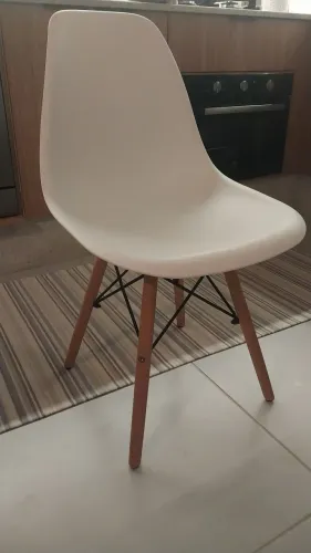 Cadeira Eames branca