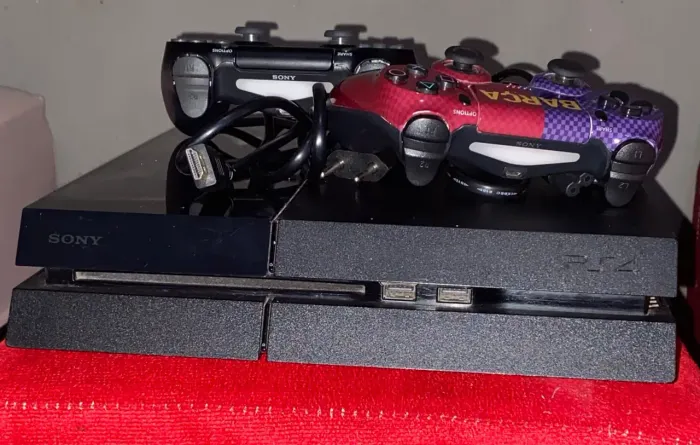 Ps4 semi novo para vender urgente