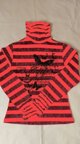 Blusa de manga longa.