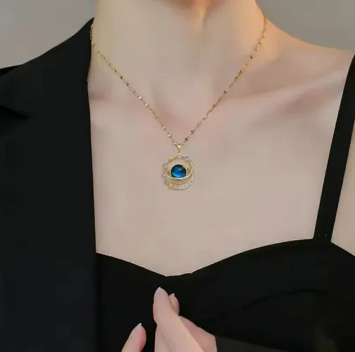 Colar Feminino com Design Céu Estrelado e Planeta 