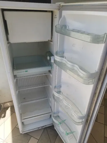 Vendo geladeira Consul 280 L desapego