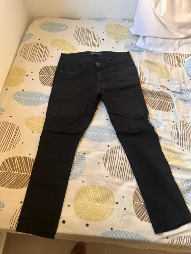 Calça jeans preta