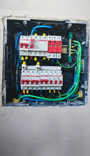 Serviços de elétrica.