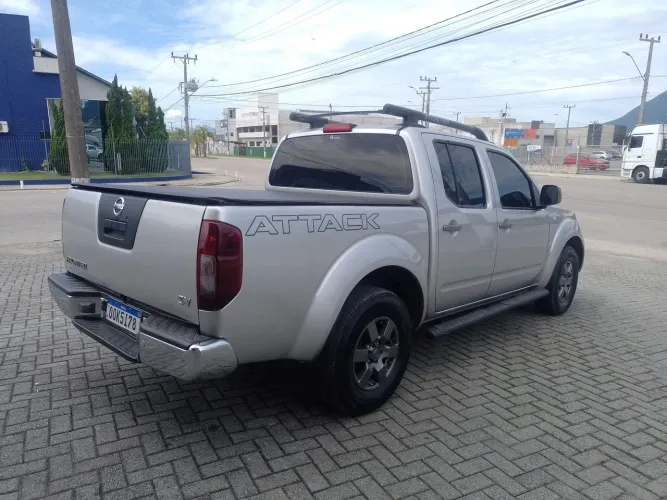 Nissan Frontier SV AT. CD 4X4 2.5 TB Dies. Aut. 2015