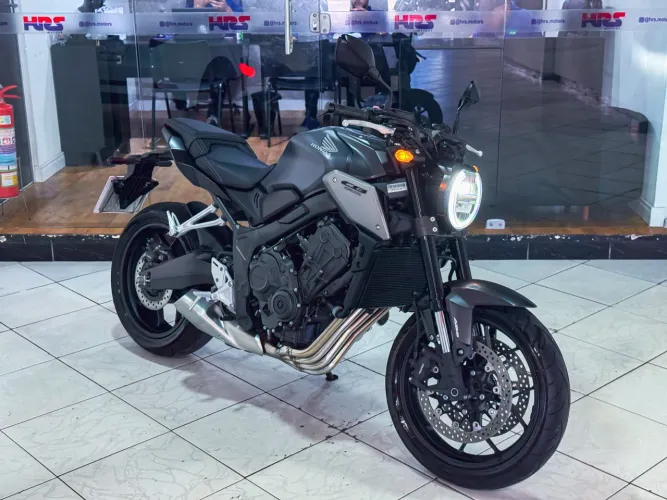 CB 650R NSC ABS 2024 COM APENAS 6.000 KM - COR EXCLUSIVA
