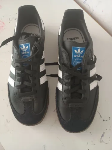 Tênis Adidas original Tam 32