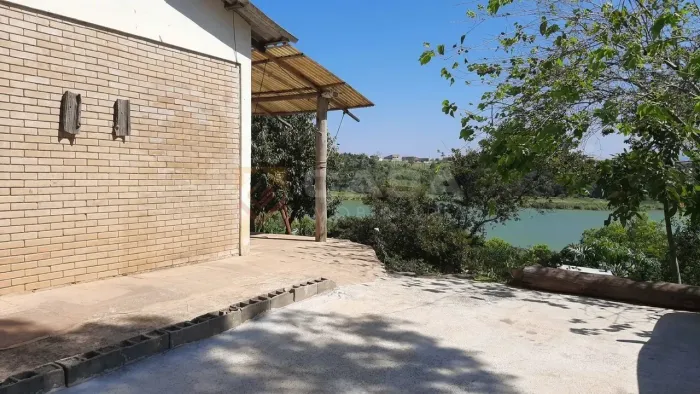 VIVA O LUXO DE TER UMA LAGOA NO QUINTAL DE CASA!
