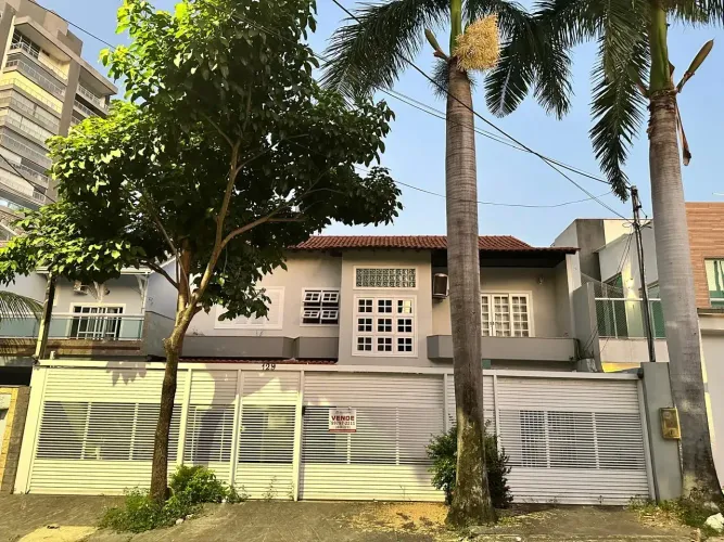 Casa para aluguel possui 450 metros quadrados com 4 quartos em Centro - Nova Iguaçu - Rio 