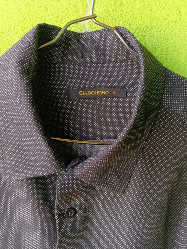Camisa cia do terno cor chumbo G
