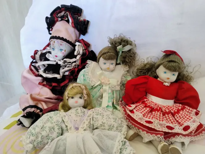 Bonecas de Porcelana e Pierrô década de 80 peça para colecionadores 