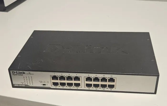 switch DGS-1016D