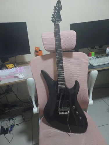 Guitarra Schecter Revenger Floyd Rose