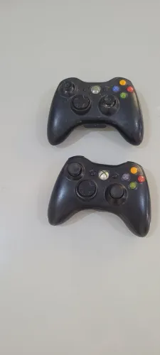 2 CONTROLES ORIGINAIS DO XBOX 360 COM DEFEITO PRA ARRUMAR OU RETIRADA DE PEÇAS!!