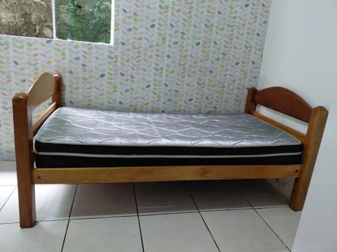 Cama solteiro madeira de lei - com colchão