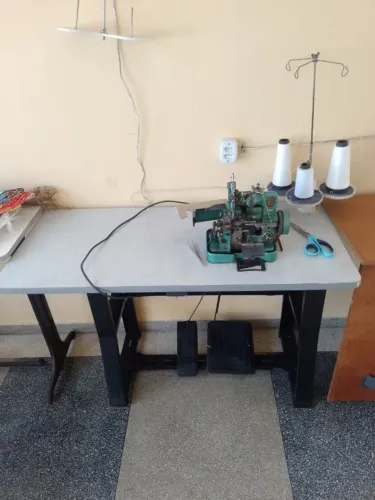Máquina de costura Overlock - 600 reais NEGOCIÁVEL