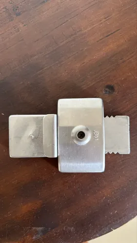Trava com chave para porta de vidro