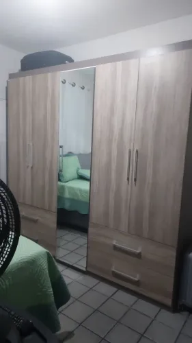 Vendo guarda roupa casal com 5 porta 4 gaveta bem conservado