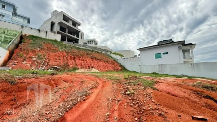 Terreno à venda no Vale dos Cristais