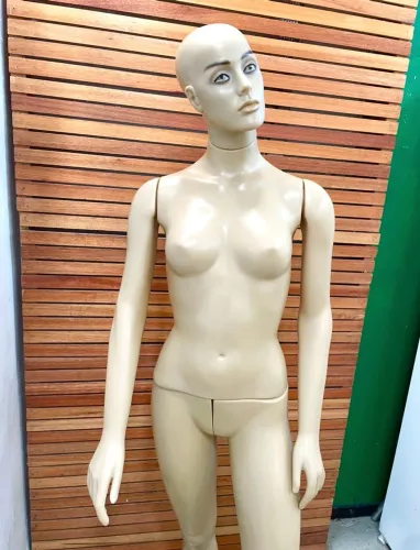 Manequim Feminino