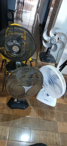 VENDO ESSES VENTILADORES USADOS PRA ARRUMAR OU TIRAR PEÇAS.