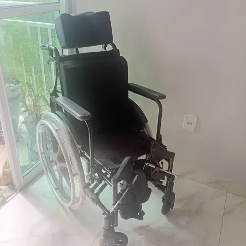 Cadeira de rodas reclinável