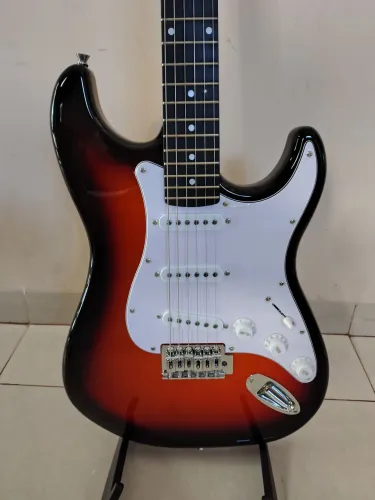 Guitarra stratocaster Giannini, seminova
