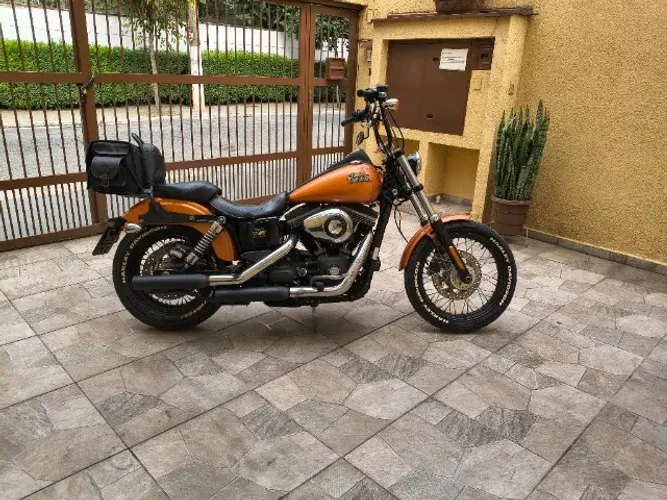 STREET BOB