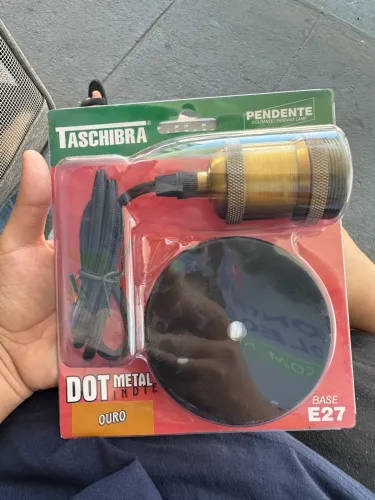 Produto ( novo/nunca usado) Bocal luz de teto de metal na cor ouro