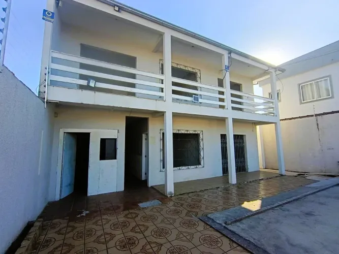 Locação! Viabilidade Comercial, 15 quartos, piscina, churrasqueira e 4 vagas de garagem.