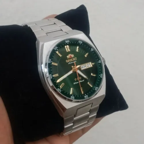Relógio Orient automático 3 01 mês de comprado, sem marcas.