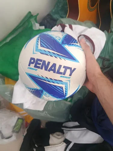 Bolas de futebol, chuteiras camisas e muito mais