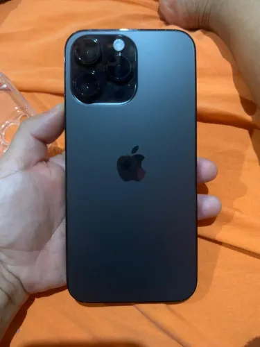 iPhone 14 Pro Max, perfeito, pra vender rápido.