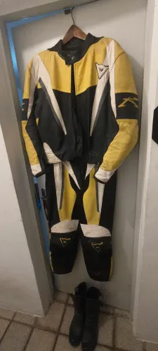 Roupa de motoqueiro de couro 
