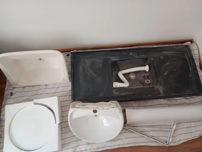 Conjunto de pias e louças usadas - ótimo para reforma