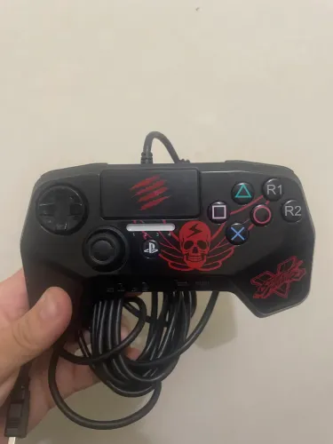 Controle Fightpad Mad Catz Street Fighter 5 Shadaloo Edition para jogos de luta
