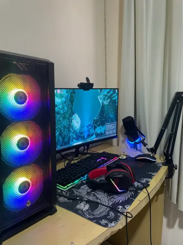 VENDO PC GAMER + CADEIRA + MONITOR + WEB CAM E MICROFONE