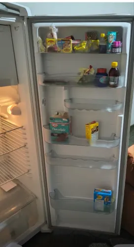 Vende - se uma Geladeira