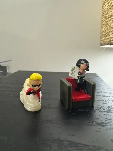 Kinder Ovo Os Incríveis Edna Moda e Flecha